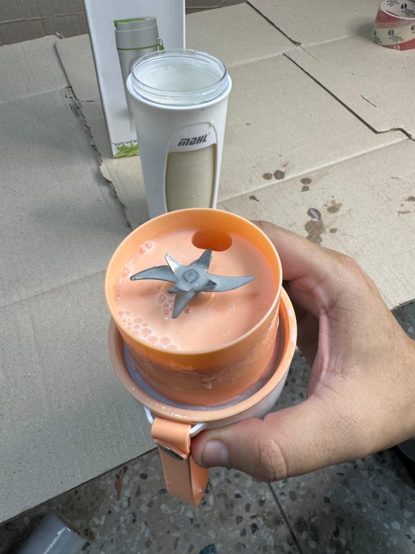 Usb Rechargeable Juicer Blender- 8 Blades- Mini Portable Personal Size Juicer 350 Ml (random Color)